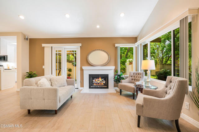1103 Catlin Street, Simi Valley CA: https://media.crmls.org/mediaz/6a97ab9f-8685-4412-803e-5035f896b297.jpg