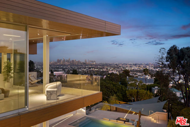 1430 Sunset Plaza Drive, Los Angeles CA: https://media.crmls.org/mediaz/6a97b52b-7b03-4f2d-9ce3-a5012a0b6f99.jpg