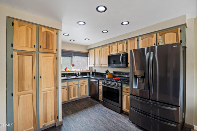 468 Rockman Way, Port Hueneme CA: https://media.crmls.org/mediaz/6a97c1ab-d037-4e61-957e-4c33d1130a22.jpg