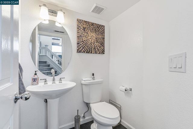 5103 Pioneer Way, Antioch CA: https://media.crmls.org/mediaz/6a97e079-3536-4829-bdb6-510cc1421089.jpg