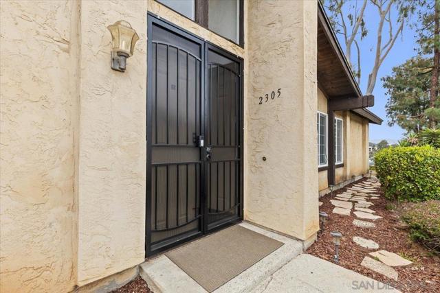 2305 Nueces Ln, Spring Valley CA: https://media.crmls.org/mediaz/6a9854d3-2e0c-49d3-9ccb-c06f7af0da28.jpg