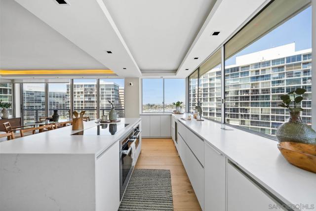 1780 Avenida Del Mundo, Coronado CA: https://media.crmls.org/mediaz/6a989a12-acb4-43b5-b485-3f23e70e3a4b.jpg
