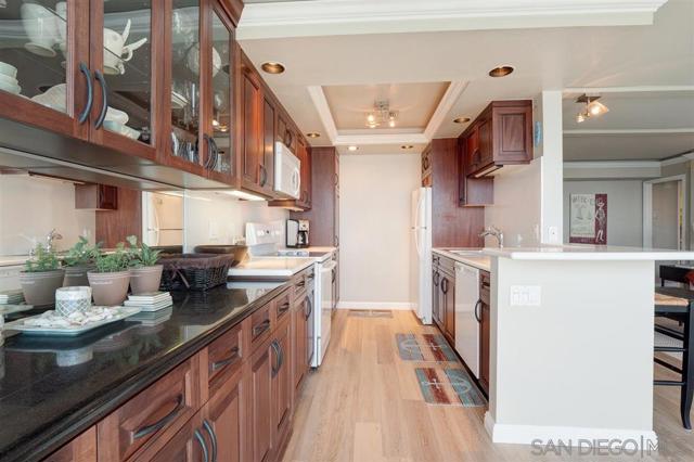 1720 Avenida Del Mundo, Coronado CA: https://media.crmls.org/mediaz/6a995084-0af2-44b6-9d99-d0ad8f67c2a1.jpg