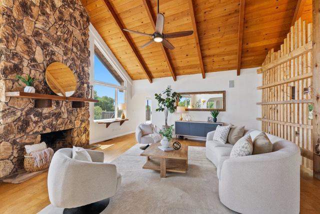 19250 Reavis Way, Salinas CA: https://media.crmls.org/mediaz/6a99683e-55ef-4660-9b2d-0d0882e4802b.jpg