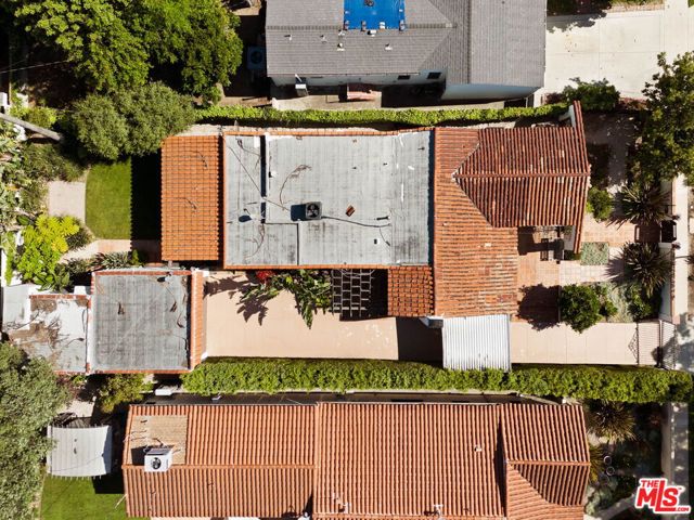 112 N Valley Street, Burbank CA: https://media.crmls.org/mediaz/6a99ad7c-0f8e-4865-86e7-2ccfc708537e.jpg