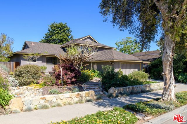 6591 Camino Venturoso, Goleta CA: https://media.crmls.org/mediaz/6a99bd1a-6e71-4b6b-b3f9-303fa0df34ce.jpg