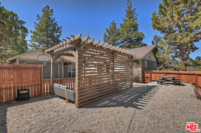 779 Villa Grove Avenue, Big Bear City CA: https://media.crmls.org/mediaz/6a9a8d8b-ba57-493b-a4a3-9dcd1360b331.jpg