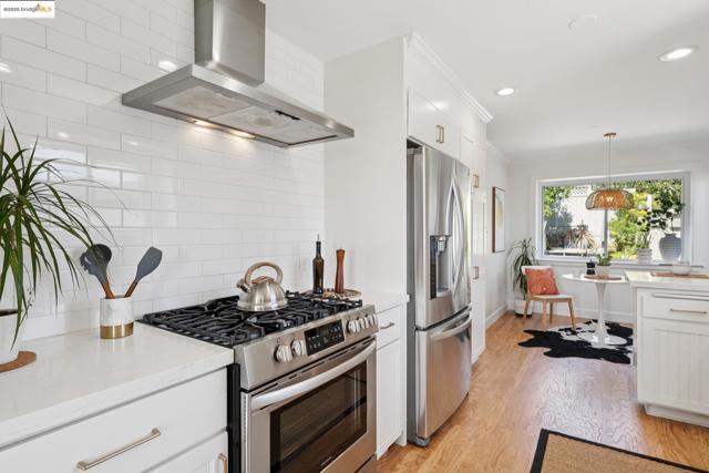 6827 Ridgewood Dr., Oakland CA: https://media.crmls.org/mediaz/6a9a9c9c-5de5-48b1-a7ff-98e2410f41ee.jpg