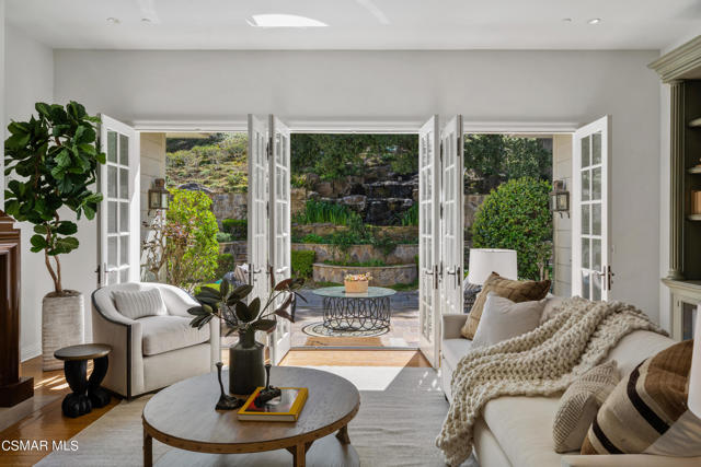 1464 Hidden Valley Road, Thousand Oaks CA: https://media.crmls.org/mediaz/6a9aa9a3-bfb4-4b8b-875f-0185b38e3569.jpg