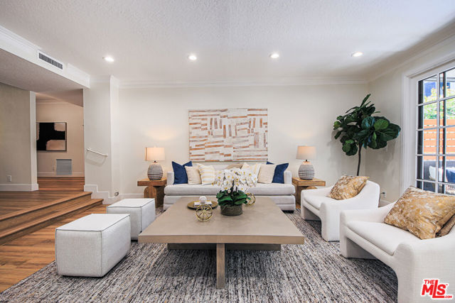 133 S Oakhurst Drive, Beverly Hills CA: https://media.crmls.org/mediaz/6a9b6e8a-f0bf-4594-99dc-df7dc7c928b1.jpg