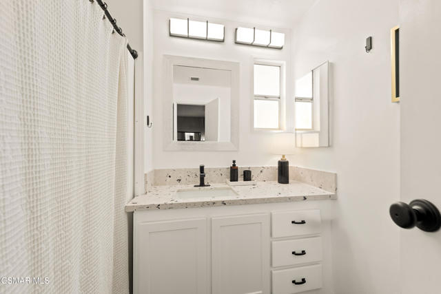 4388 Central Avenue, Camarillo CA: https://media.crmls.org/mediaz/6a9b9043-d9ed-406c-ab10-38821ce5f196.jpg