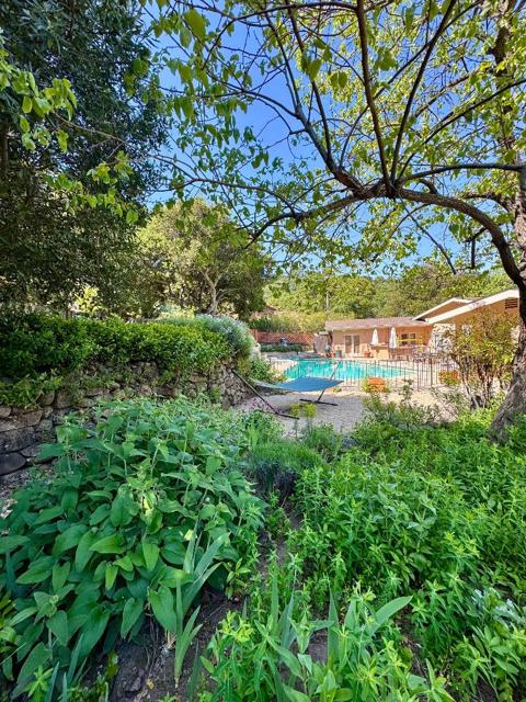 42 Upper Circle, Carmel Valley CA: https://media.crmls.org/mediaz/6a9bffb7-62b7-4c63-87ed-6abd09a5acc0.jpg