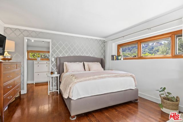 15601 Woodfield Place, Sherman Oaks CA: https://media.crmls.org/mediaz/6a9c6448-1501-43c6-9b64-5f466480a701.jpg