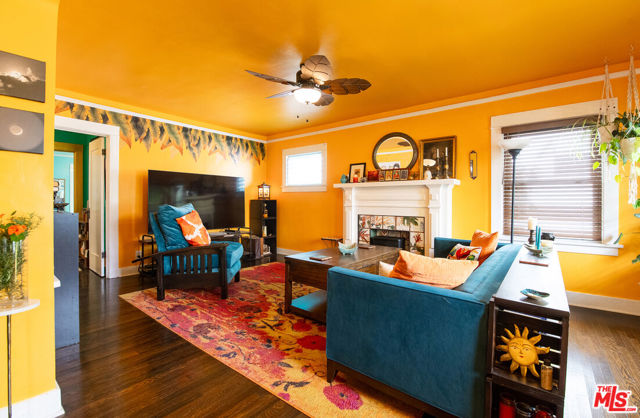 1872 W 38th Place, Los Angeles CA: https://media.crmls.org/mediaz/6a9c7e86-e328-41f3-9161-aaa3a70e3a71.jpg
