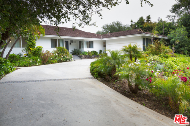 774 N KENTER Avenue, Los Angeles CA: https://media.crmls.org/mediaz/6a9ce351-ed71-4d4e-92a0-ffecb27f0c68.jpg