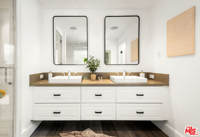 508 GLEN Trail, Topanga CA: https://media.crmls.org/mediaz/6a9daebb-06a6-47ec-96a9-f255bdfa0d95.jpg
