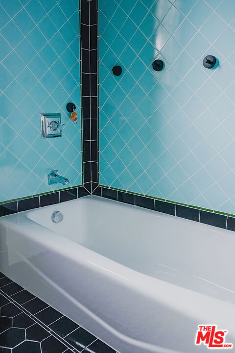 https://media.crmls.org/mediaz/6a9ee626-f5f4-4c34-9655-c91072542a8a.jpg?preset=X-Large