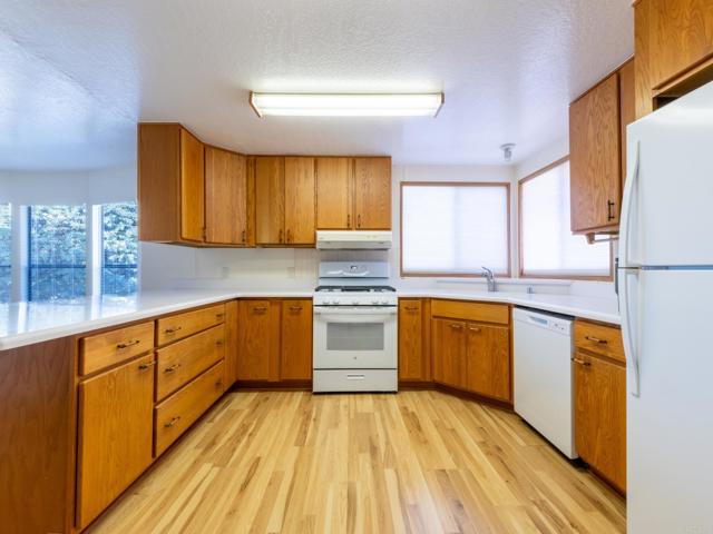 2289 Bryant Drive, Carlsbad CA: https://media.crmls.org/mediaz/6a9fbe03-8303-4ff2-95b9-78d9555185a0.jpg
