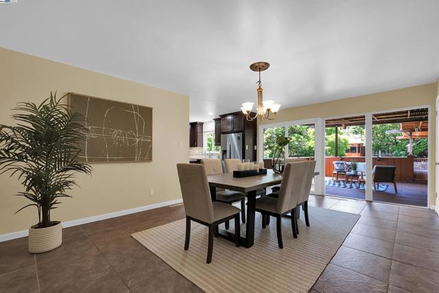 17561 Vineyard Rd, Castro Valley CA: https://media.crmls.org/mediaz/6aa00805-4faa-43b3-aeae-2352a368e38d.jpg