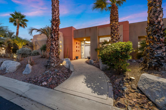 12 Boulder Lane, Rancho Mirage CA: https://media.crmls.org/mediaz/6aa0f323-ccb8-4fcf-b9b4-db6d67726195.jpg