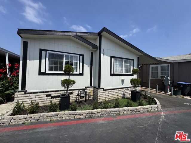 105 Prince Lane, Santa Ana CA: https://media.crmls.org/mediaz/6aa0fdf3-65d1-4b45-9b24-8ed0ff36de7c.jpg
