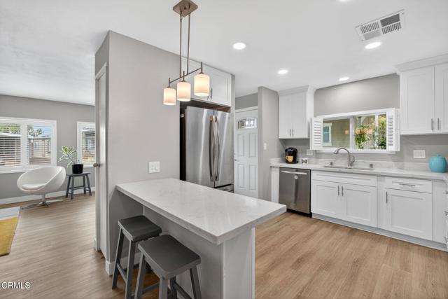 176 Chaucer Lane, Ventura CA: https://media.crmls.org/mediaz/6aa13547-bc69-49ed-bc6c-5f8e6319a01a.jpg