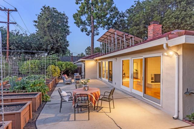 12457 BROOKGLEN Drive, Saratoga CA: https://media.crmls.org/mediaz/6aa14ea8-8c8b-4bf0-a170-cfadb8e1d674.jpg