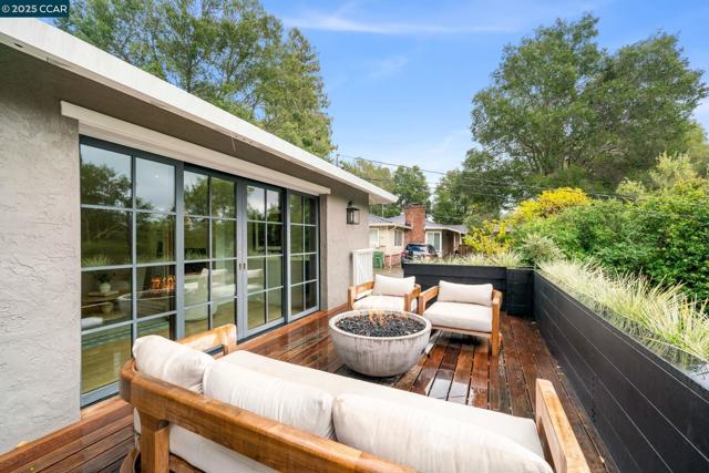 125 Sleepy Hollow Ln, Orinda CA: https://media.crmls.org/mediaz/6aa1a2bb-5bb9-4ac6-9d12-07de555a2fb2.jpg