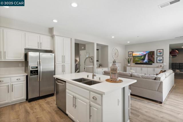 96 Heritage Way, Brentwood CA: https://media.crmls.org/mediaz/6aa1ed90-886f-4ea1-820b-424b66b04423.jpg