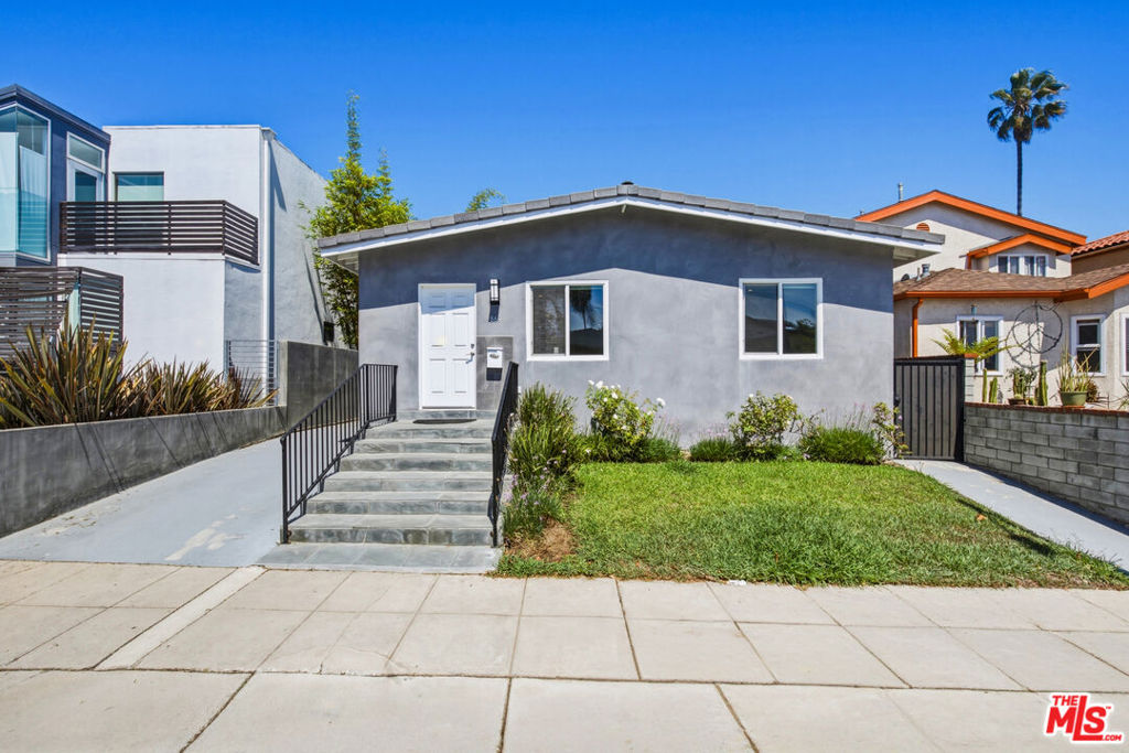 869 Warren Avenue — Traditional