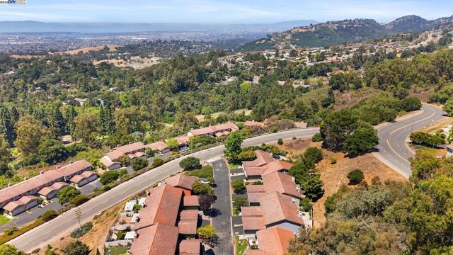 34 Chimney Rock, Oakland CA: https://media.crmls.org/mediaz/6aa2ca53-5f78-4c54-8ce3-498da0d0ba62.jpg