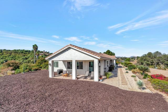 3026 Via Loma, Fallbrook CA: https://media.crmls.org/mediaz/6aa2dfd6-ba0b-48b7-bbfa-4f6a2be7b3dc.jpg