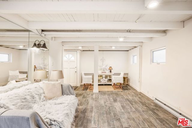 1315 N Beverly Glen Boulevard, Los Angeles CA: https://media.crmls.org/mediaz/6aa33d0c-96d9-4dbf-8212-24e60b9cf39a.jpg