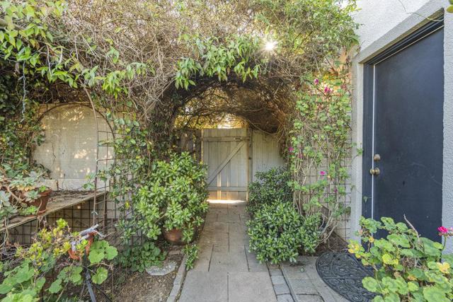 310 Via Vaquero Norte, San Juan Bautista CA: https://media.crmls.org/mediaz/6aa3e57f-8132-49de-ba59-f01ab96f37cf.jpg