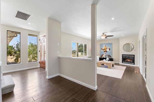 10980 New Avenue, Gilroy CA: https://media.crmls.org/mediaz/6aa416d7-dec6-4b39-8cbb-8bafbbafdf72.jpg