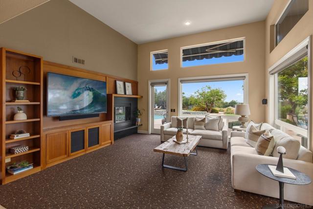 521 Latigo Row, Encinitas CA: https://media.crmls.org/mediaz/6aa42549-f407-4306-a3d6-d4f3c723a046.jpg
