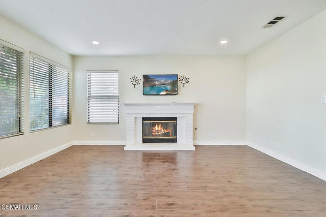 26914 Deerweed Trail, Calabasas CA: https://media.crmls.org/mediaz/6aa4589a-8618-4e7b-b7e4-22f1c81dd687.jpg