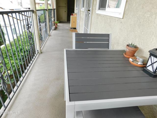 6213 Whitsett Avenue, North Hollywood CA: https://media.crmls.org/mediaz/6aa46cda-aed3-48ff-973c-684c4c3dd961.jpg