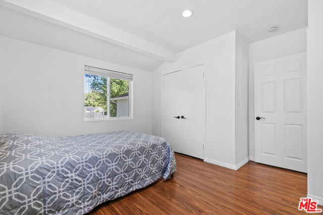 4949 San Feliciano Drive, Woodland Hills CA: https://media.crmls.org/mediaz/6aa49941-f019-4523-959d-dacefc4d3ac6.jpg
