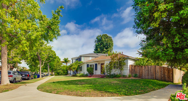 7701 Toland Avenue, Los Angeles CA: https://media.crmls.org/mediaz/6aa50ebd-be9f-4666-a715-b40d4bdeab53.jpg
