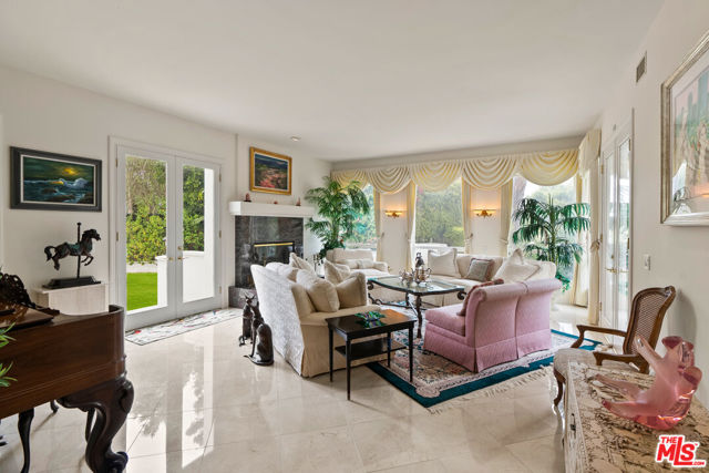 6400 Kanan Dume Road, Malibu CA: https://media.crmls.org/mediaz/6aa54fff-bdb7-41eb-a610-8a12614370c6.jpg