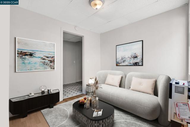 2150 35Th Ave, Oakland CA: https://media.crmls.org/mediaz/6aa5f6ca-7f5e-461b-a9cd-36c5f027ebc9.jpg