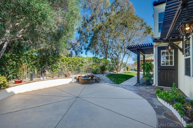 5199 Seagrove Place, San Diego CA: https://media.crmls.org/mediaz/6aa609ba-1fdd-4b5d-a02f-0342103746e3.jpg