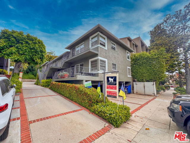 1944 S Beverly Glen Boulevard, Los Angeles CA: https://media.crmls.org/mediaz/6aa61a55-ed1f-47bc-8098-5e8cd80045e0.jpg