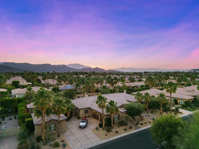 52395 Whispering Way, La Quinta CA: https://media.crmls.org/mediaz/6aa6266e-dddc-40fc-9a1e-823102e2a245.jpg