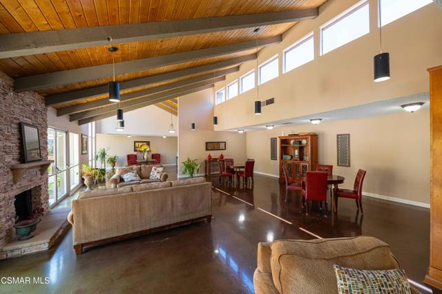 460 Arbor Lane Court, Thousand Oaks CA: https://media.crmls.org/mediaz/6aa63cc4-f117-496c-9611-161fefa6165d.jpg