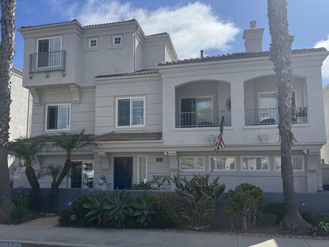 725 N Cleveland St, Oceanside CA: https://media.crmls.org/mediaz/6aa65b11-ed0f-4a8a-b722-9253df7b6463.jpg