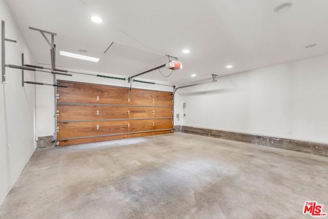 15514 CASIANO Court, Los Angeles CA: https://media.crmls.org/mediaz/6aa66ee5-3005-419d-8250-040c2b3dcbd3.jpg