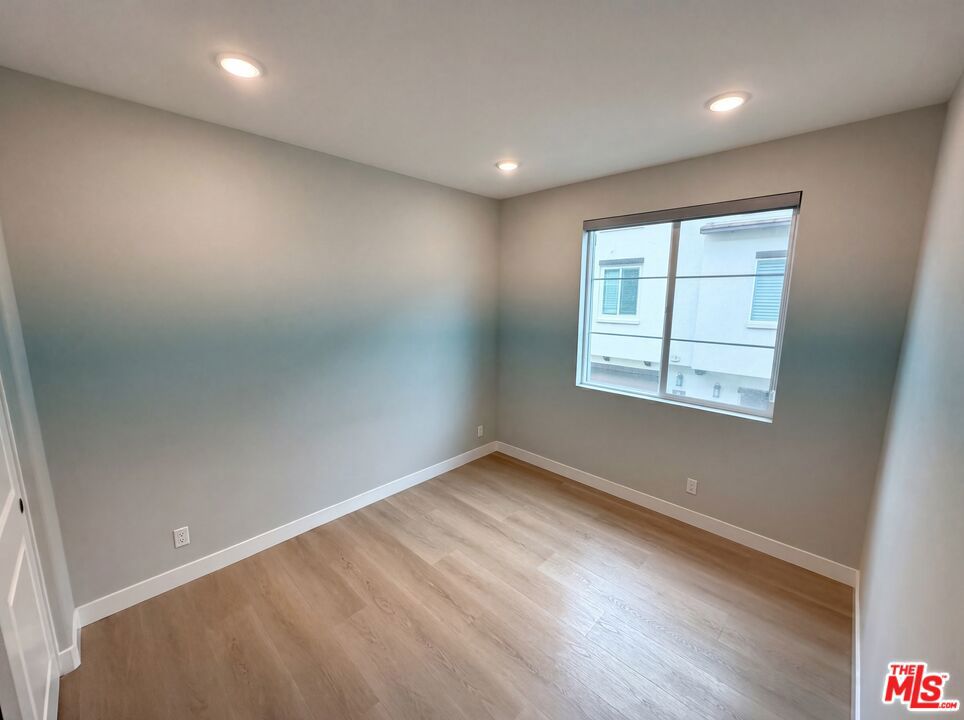 https://media.crmls.org/mediaz/6aa6764d-1bc7-4989-a66f-c84d844df696.jpg?preset=X-Large