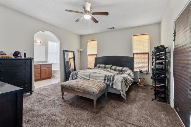 572 St Helena Drive, Newman CA: https://media.crmls.org/mediaz/6aa6edaf-525a-47ab-a317-839cd8bfda95.jpg